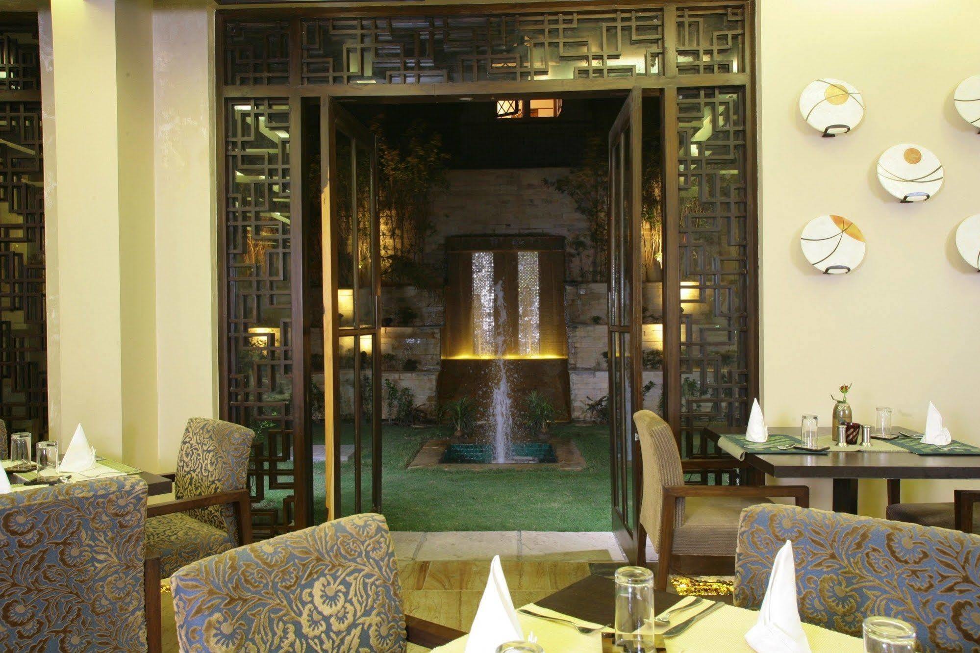 ホテル ジャスタ グルガオン グルガウン レストラン 写真